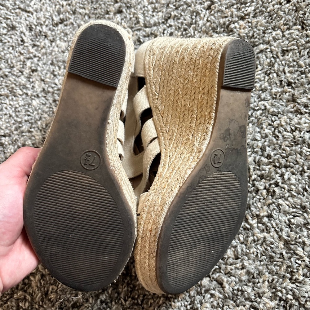 Beige Strappy Wedge Sandals with Zipper Size 7.5 - Picture 4 of 4